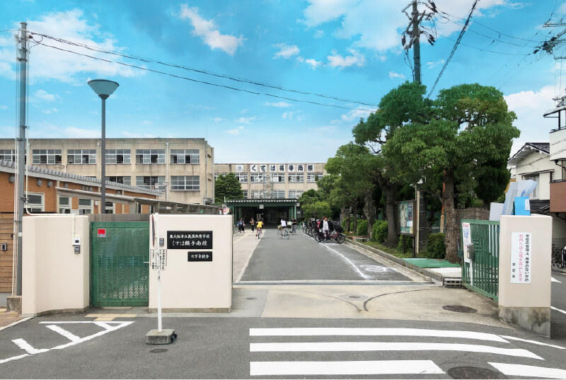 くすは縄手南校六万寺校舎